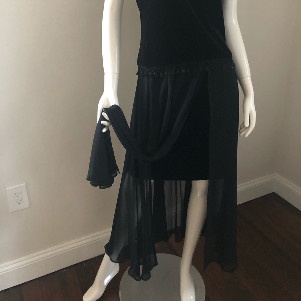 Black skirt. Size 6.
